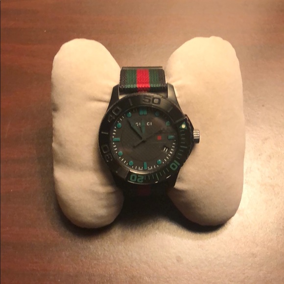 Gucci 126xl Watch Black, Cloth Band - Picture 2 of 5